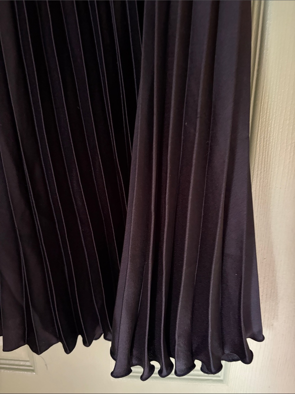 H&M Black Pleated Midi Skirt - Picture 3 of 4